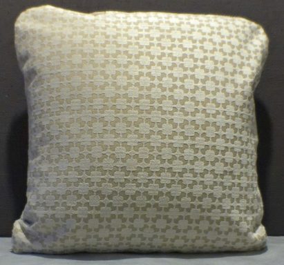 Decorative cushion in light beige with a geometric pattern.